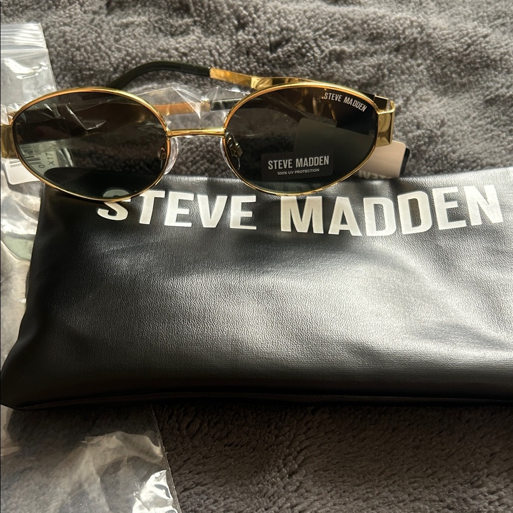 Steve Madden Mystie Sunglasses with Gold Frame